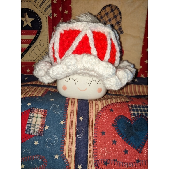 Marshmallow Mug Queen Hat - Picture 1 of 3